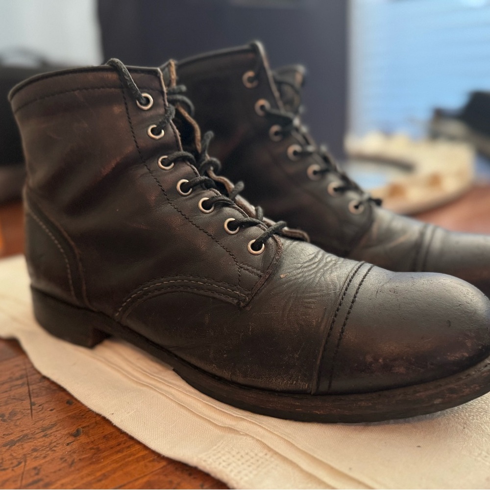 Frye Men’s Logan Cap-Toe Boot
